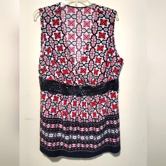 A V-neck blouse - Picture 1 of 3